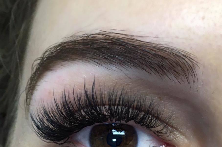 Simply Smitten Beauty Bar