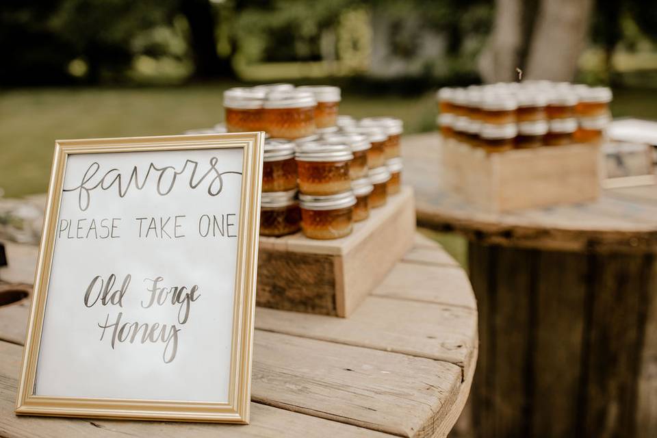 Honey favors