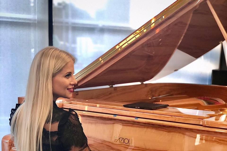 Pianist Anna Demis NY