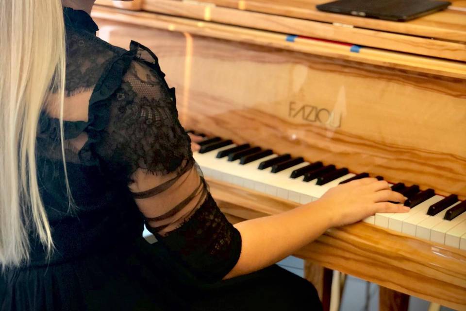 Pianist Anna Demis NYC