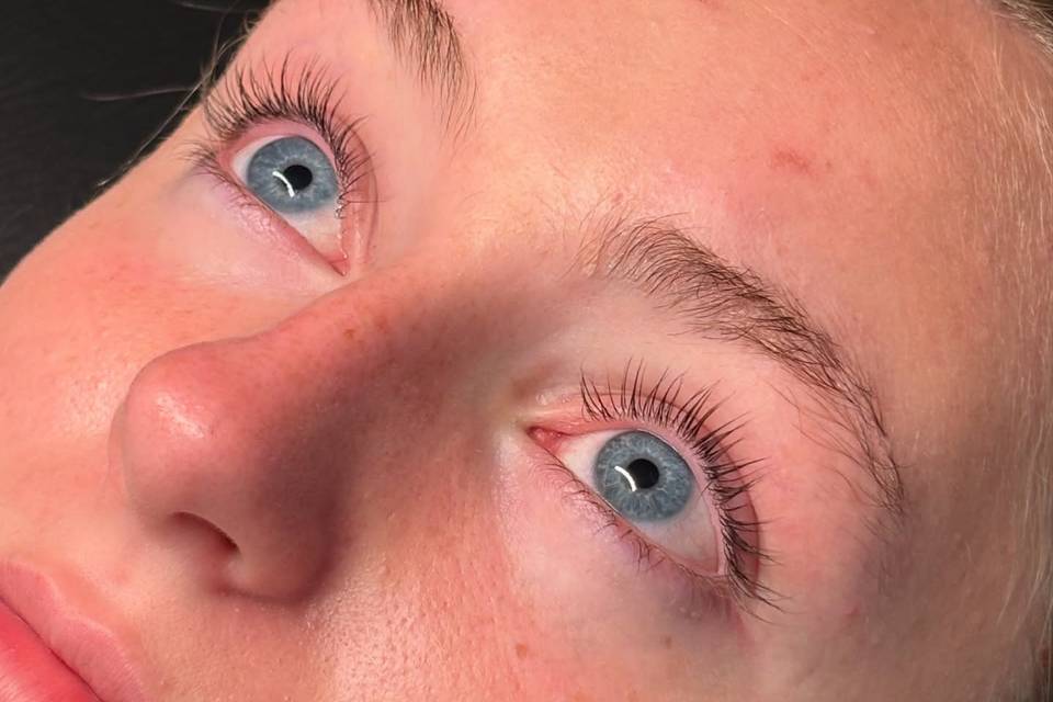 V Beauty Co.542343208_17896952907272657_2656577758964386126_n