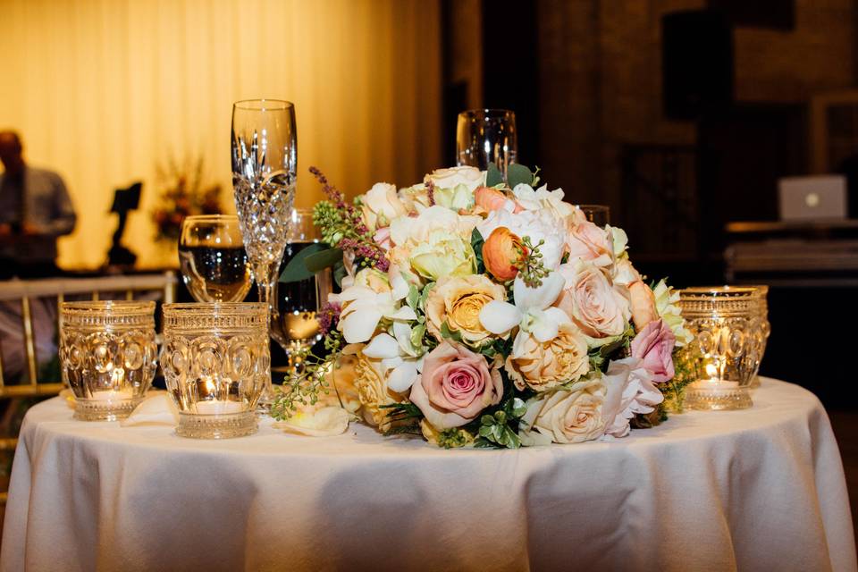 Table floral arrangement