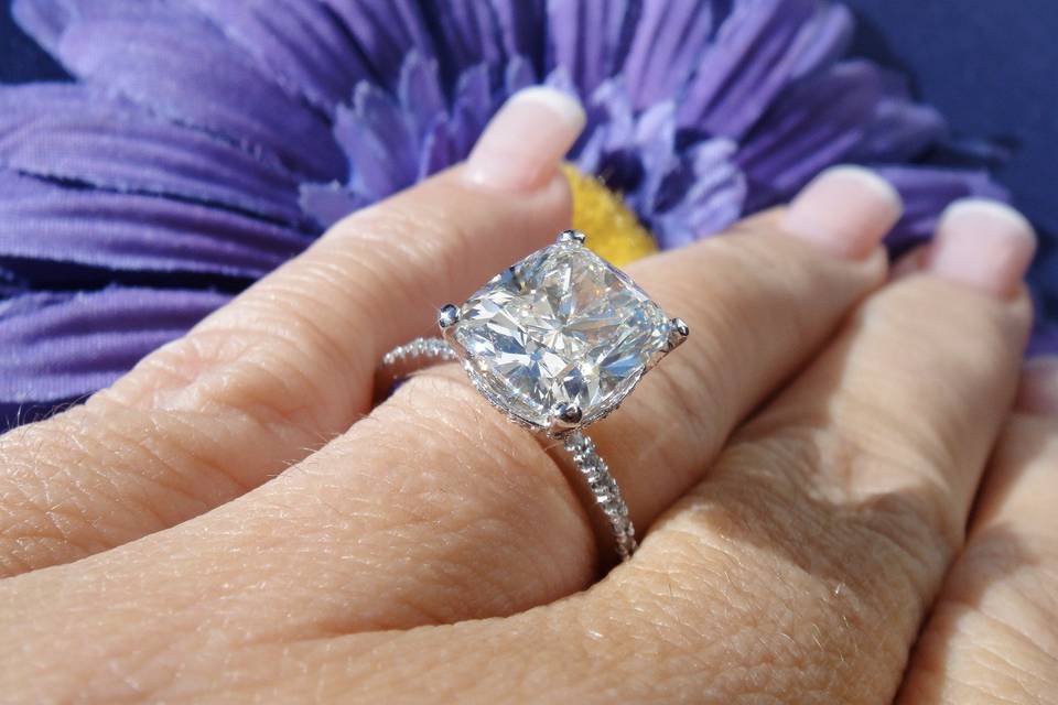 Cushion solitaire