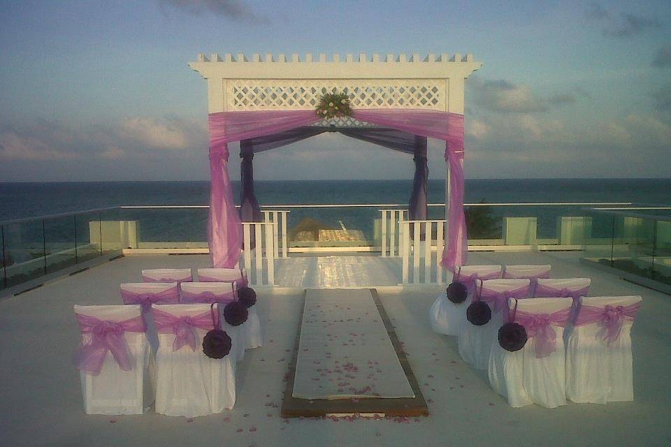 Outdoor wedding aisle