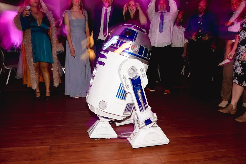 R2D2 joins!