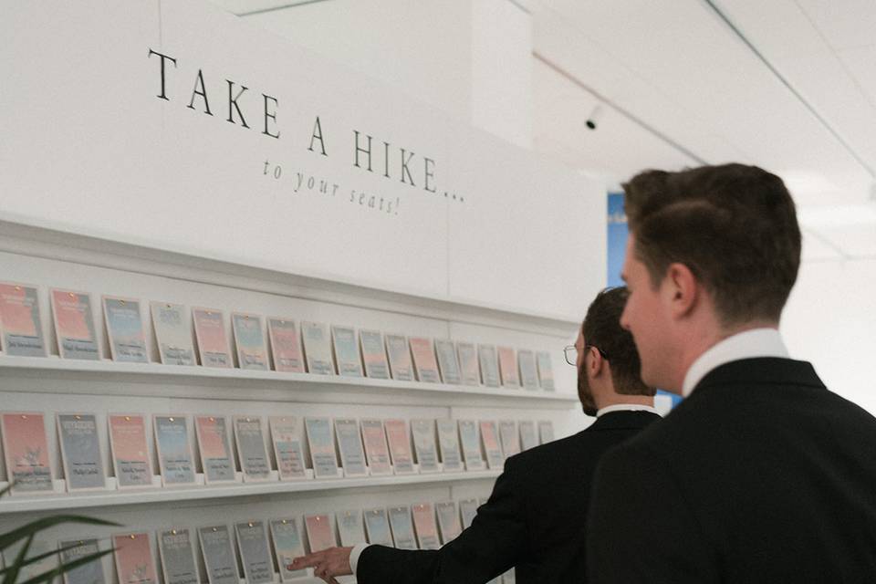 Modern escort card display