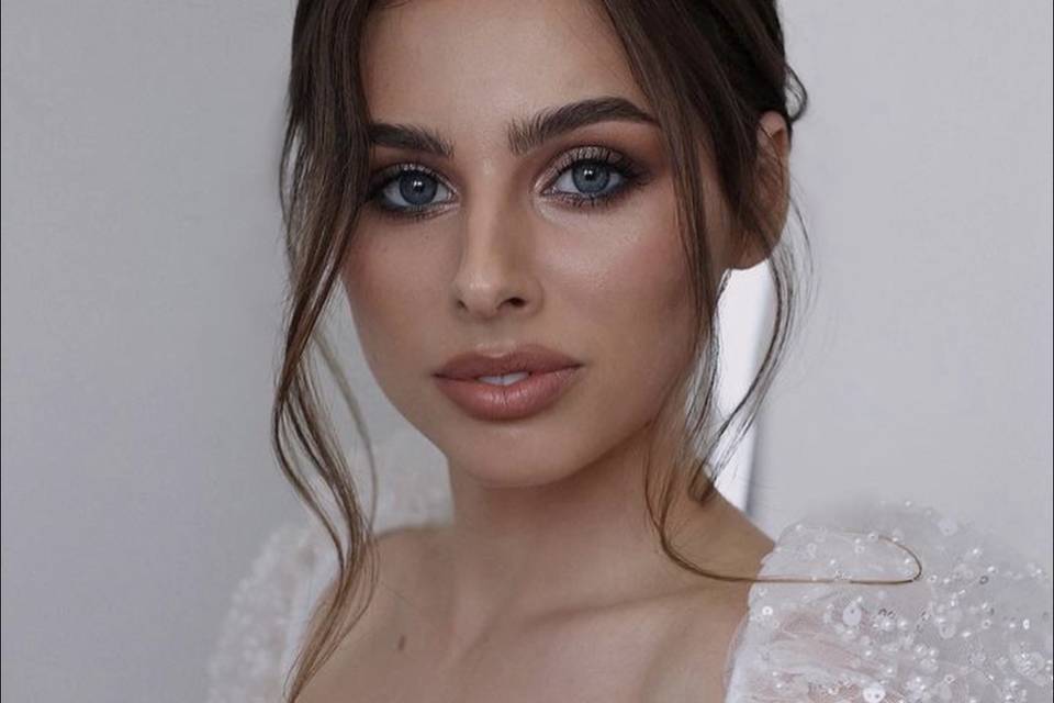 Brides glam MakeUp