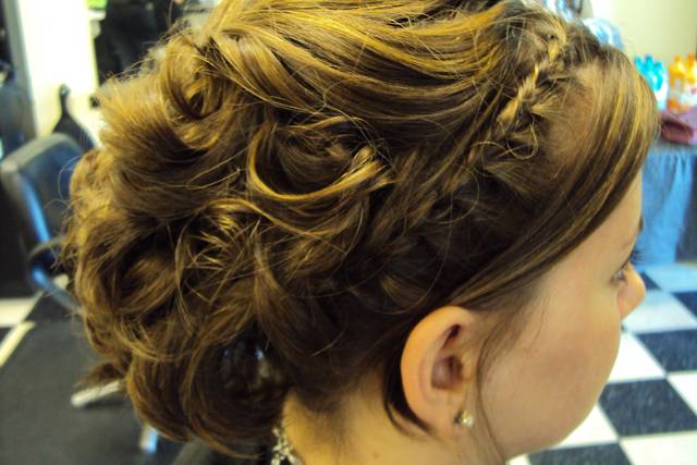 Turning Heads Hair Color & Design, LLC