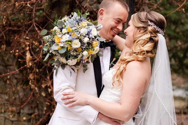 Side swept ponytail w/ext