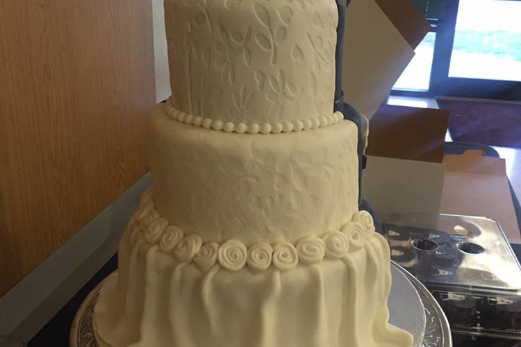 Cherish The Cakes - Wedding Cake - Kansas City, MO - WeddingWire