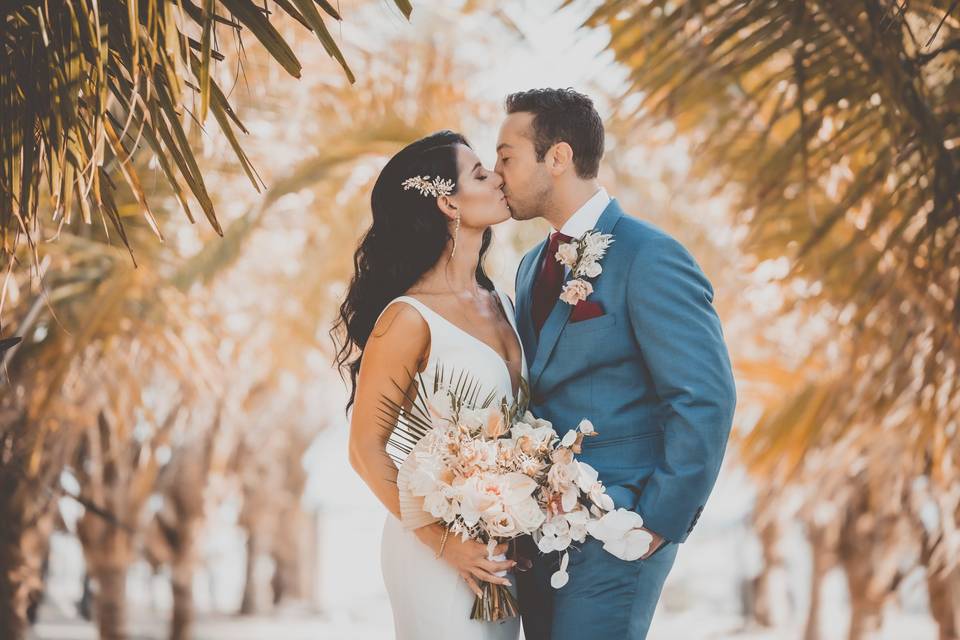 Bride and Groom Sunset Photo