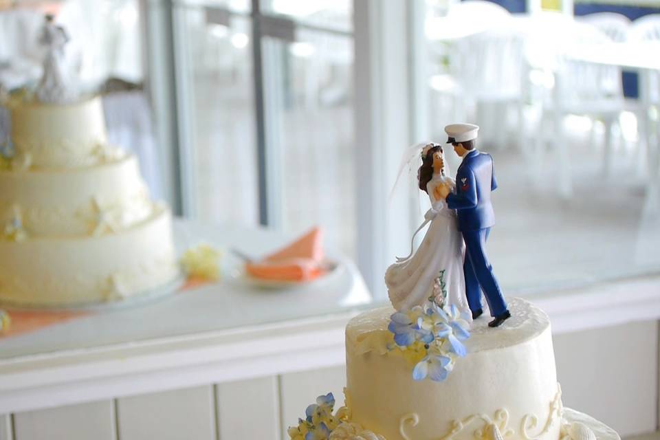 Everyone loves wedding cake!