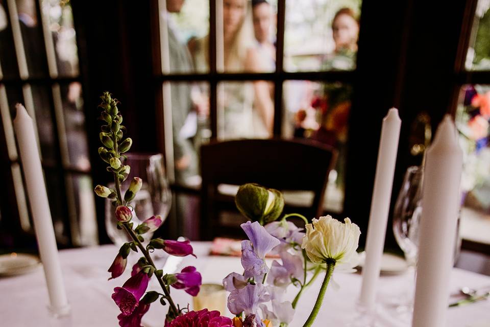 Floating center piece