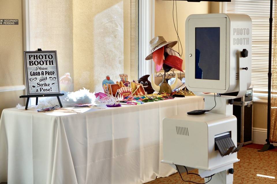 Props table and machine
