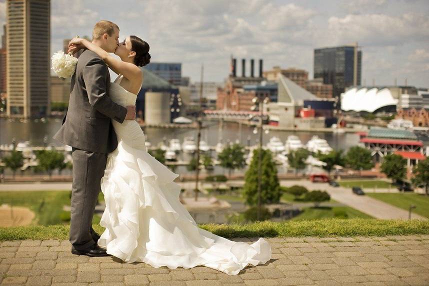 Kisses overlooking the city