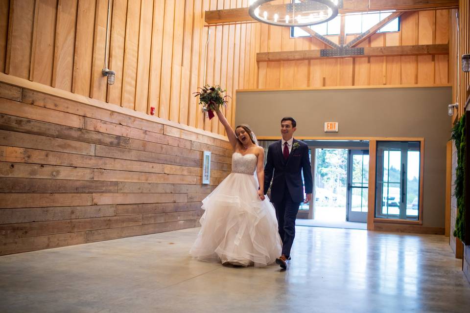 Oregon Wedding Grand Entrance