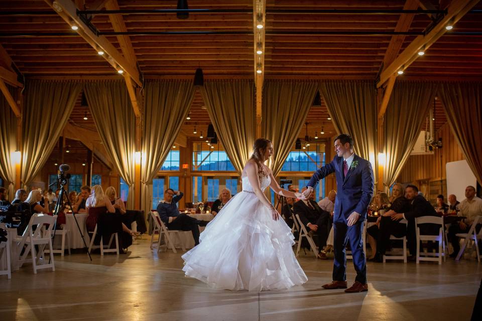 Oregon Wedding First Dance