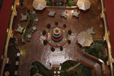 Kansas City Plaza Hotels - Embassy Suites Plaza
