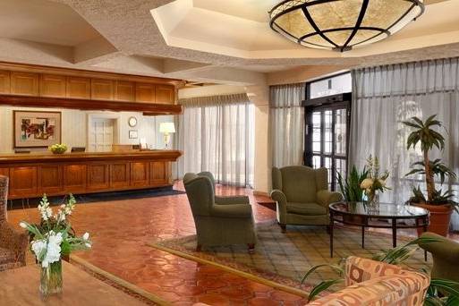 Kansas City Plaza Hotels - Embassy Suites Plaza