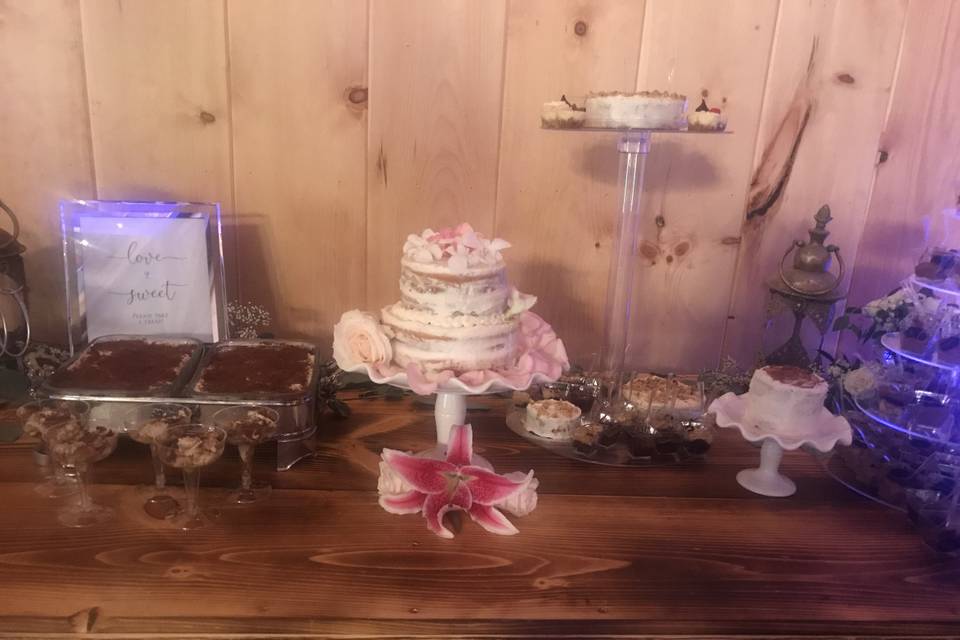 Miniature wedding cake