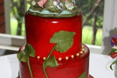 Lotus leaves and  Sugar Frog Bride and Groom adorn this 