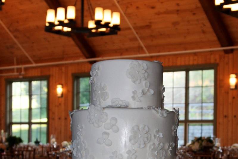 Rebecca L- Fondant cake inspried by the brides dress