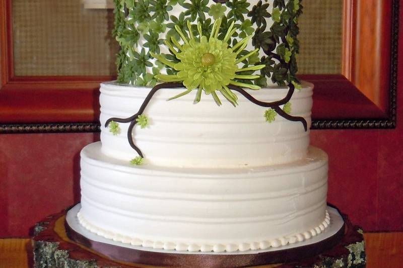 Megan C, Combed Buttercream cake wth fondant flowers