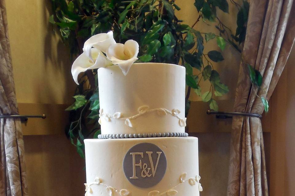 Farah R, buttercream , monogram and sugar calla lilies