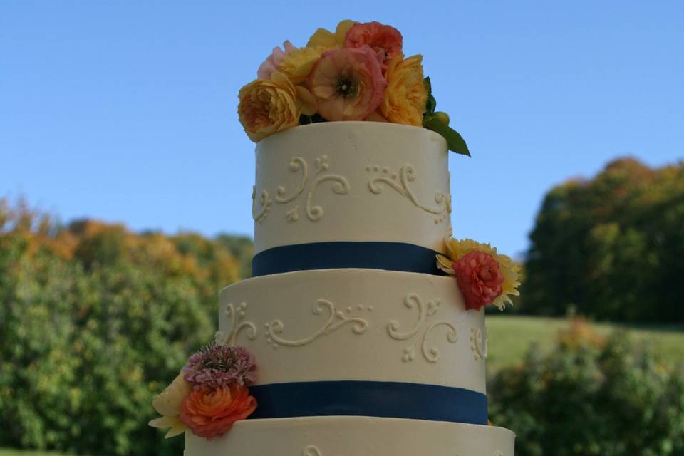 Anne T, buttercream scrolls and fresh flowers