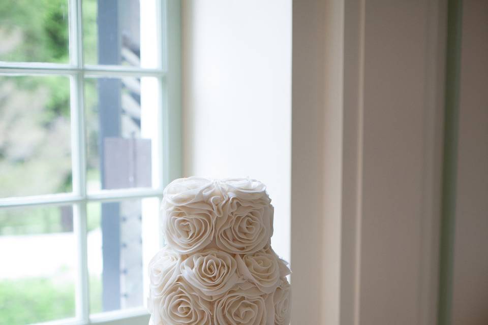 Allison L, ruffled fondant rosettes