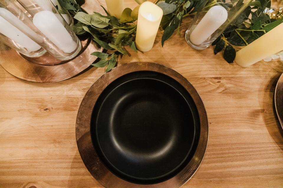 Black dinner plates