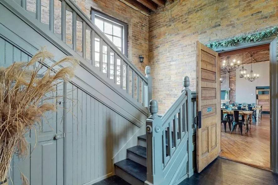 Entry-Staircase
