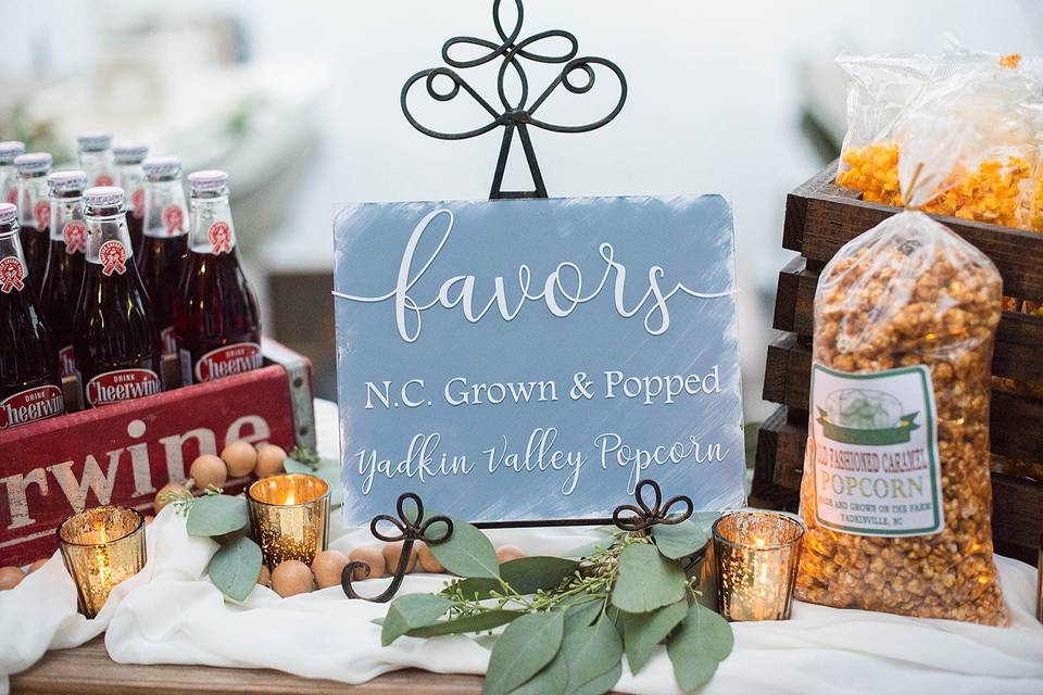 Favors display