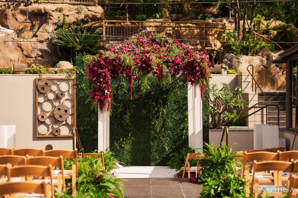 Ceremony arch with hedge walls