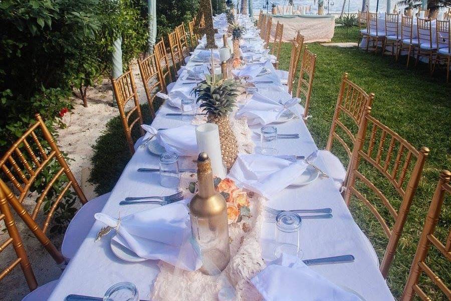 Dinner Set Up | Photo Credit: Romantic Travel Belize