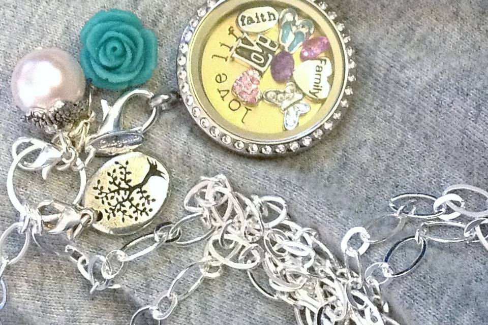 Best Baseball Jewelry to Represent your Favorite MLB Team - Origami Owl  Lockets and Charms
