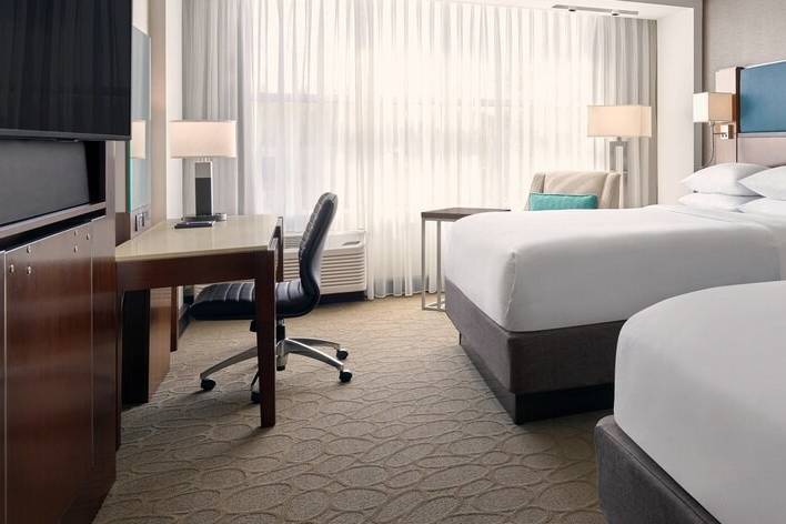 Delta Hotels by Marriott Milwaukee Northwest