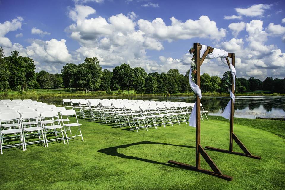 Back Patio CeremonyThis option is located right outside the banquet doors and is easily accessible to all guests.