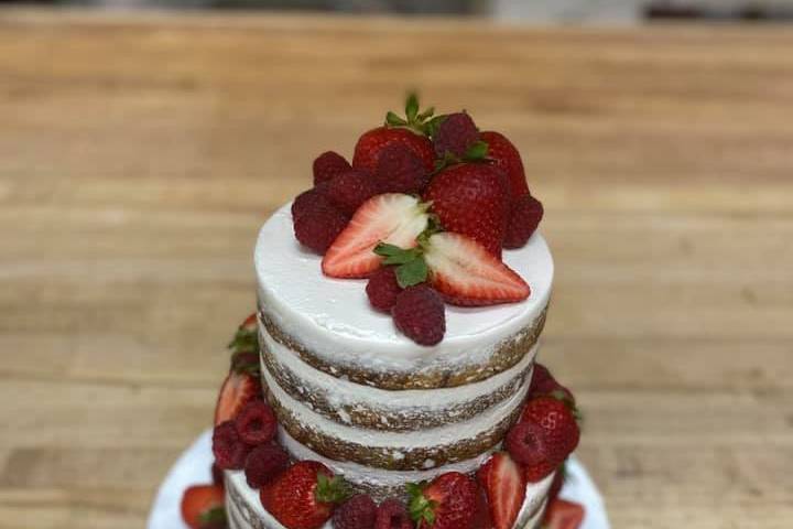 Naked cake with strawberries