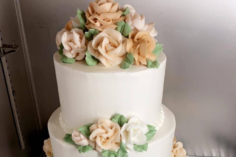 Neutral & elegant tier cake