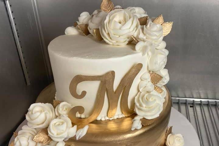 Gold detailed tier cake