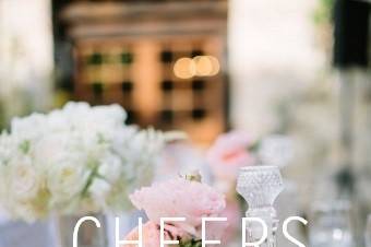 Cheers to a glamorous wedding!