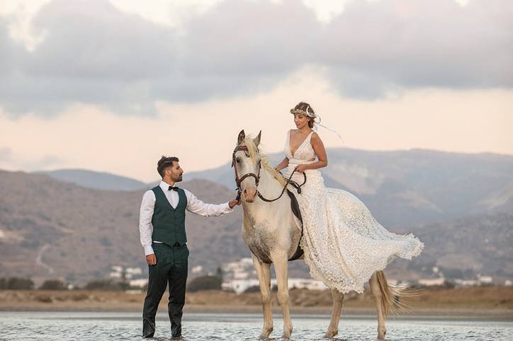 Horseback bride, wild & free