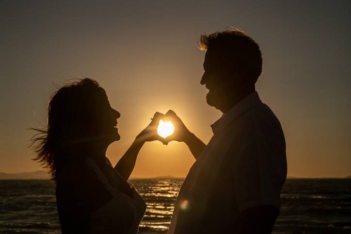 Seaside vows at golden hour