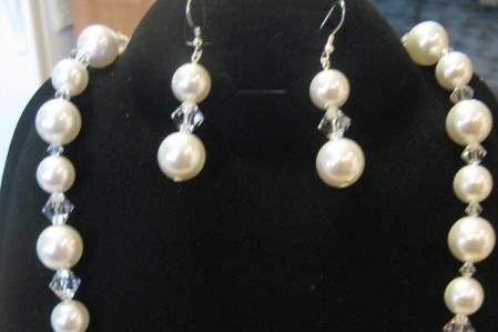 This set offers glitter and glamour with varigating Swarovski white pearls in 8 & 10mm round with 6 & 8mm clear Swarovski crystal spacers and a lobster closure. Earrings are on sterling silver wires. Gold-tone also available.