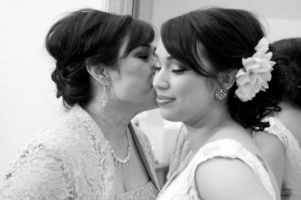 A special moment between Mother and Bride