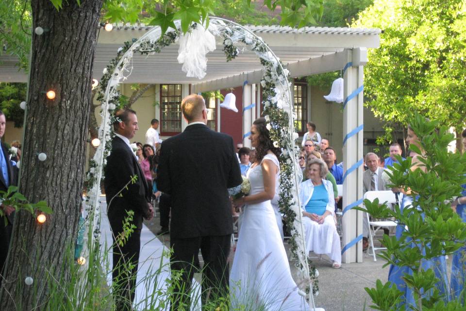 Stunning outdoor ceremony