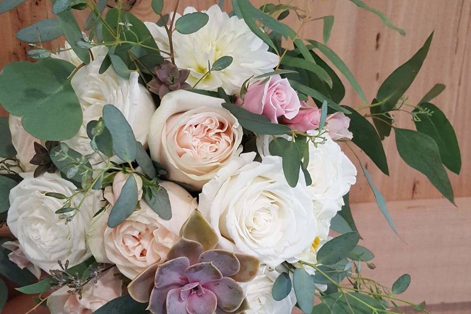 White and blush arrangement