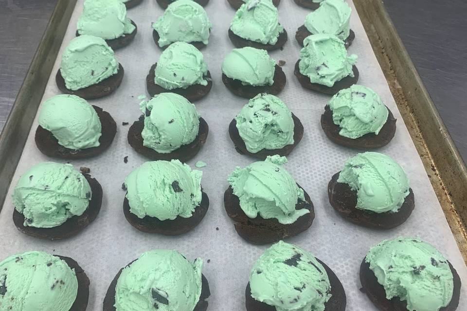 Mint Chocolate Chip Sandwiches