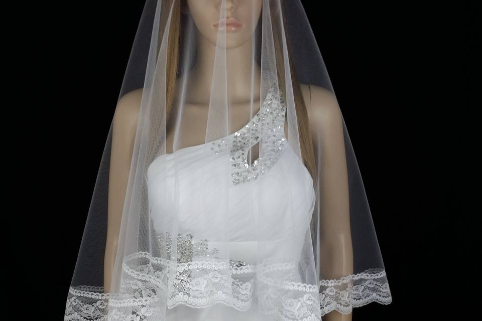 SERAPHINA - Delightful double layered tulle veil finished with beautiful  lace edging in a flower design